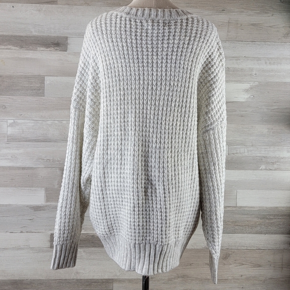 American Eagle Oversized Knit V Neck Light Gray Melange Sweater Large NWT - Picture 4 of 16